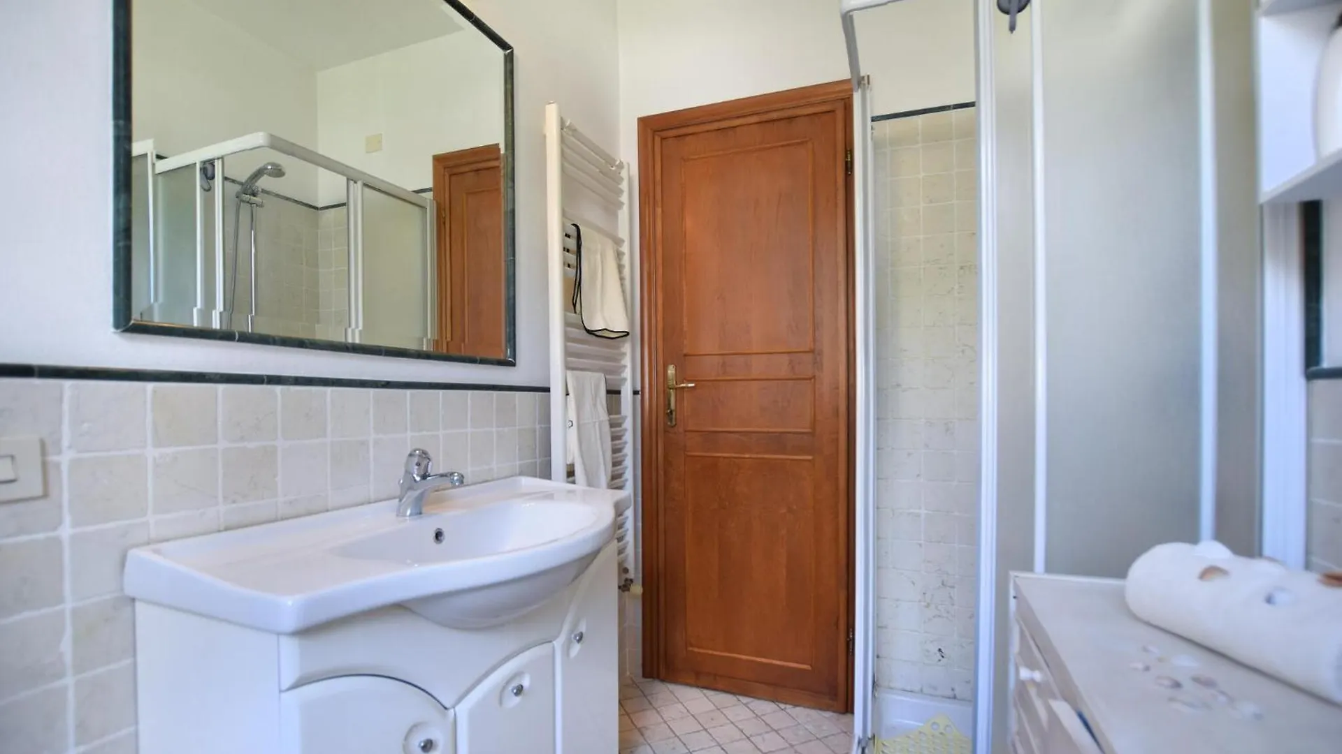 Awesome Apartment In Camaiore With Wifi 0*,  איטליה